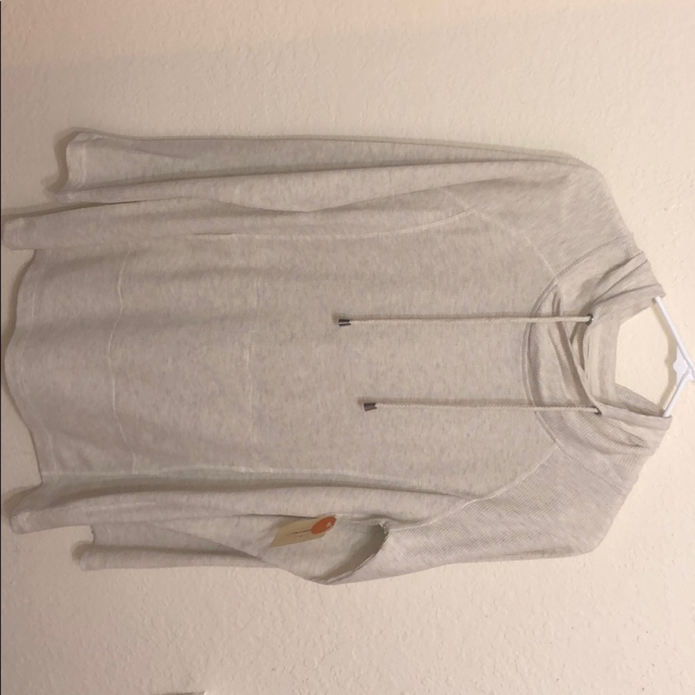 Women's oversized pullover with front pocket